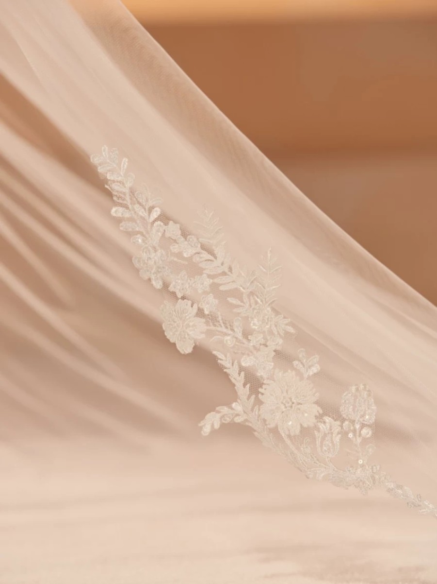 Bianco Evento Bianco Ivory Single Tier Cut Edge Cathedral Veil With Lace Train S456 Wholesale