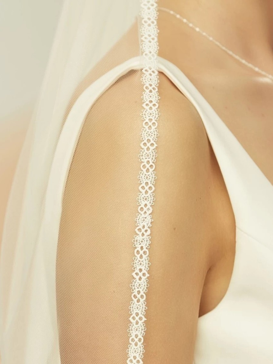 Bianco Evento Bianco Ivory Single Tier Fingertip Veil With Narrow Lace Edge S400 Clearance